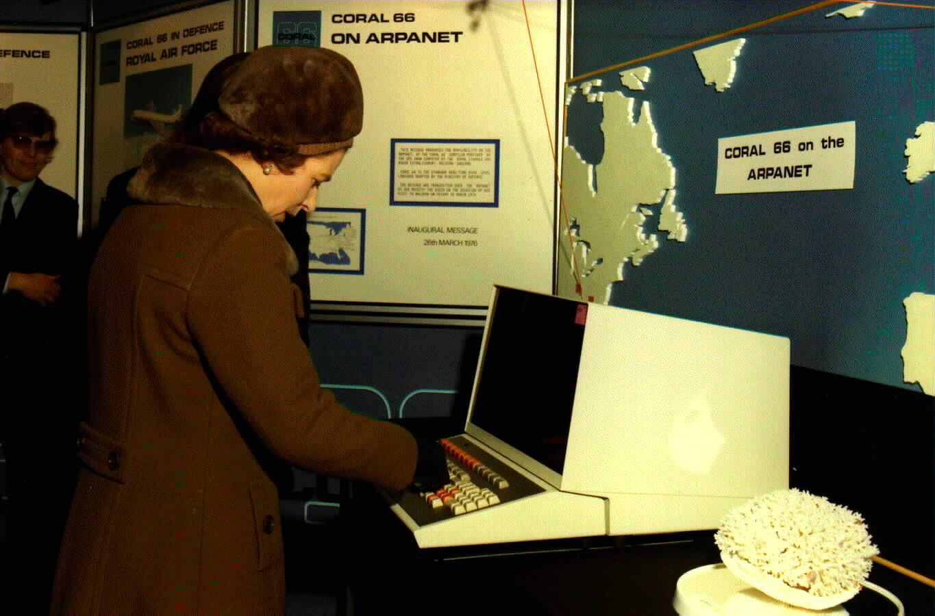 26 марта 1976 г.: королева Елизавета II отправляет свой первый имейл.